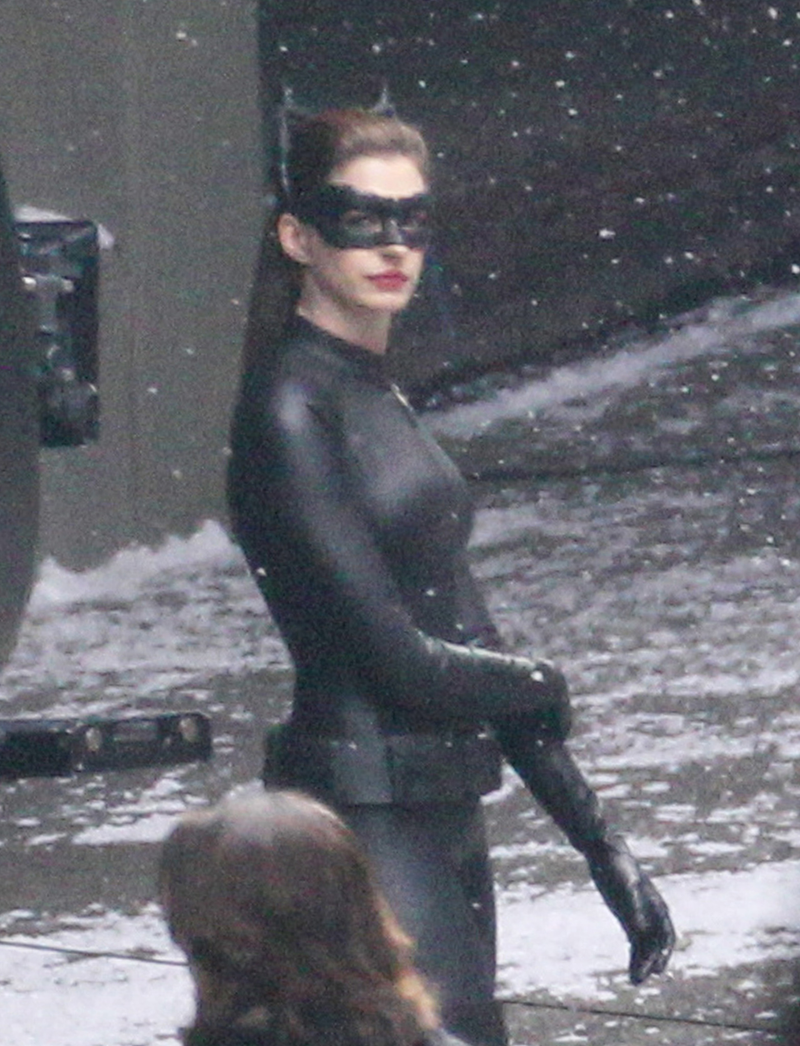 Illustration for article titled The Dark Knight Rises — 30 Catwoman Set Pictures